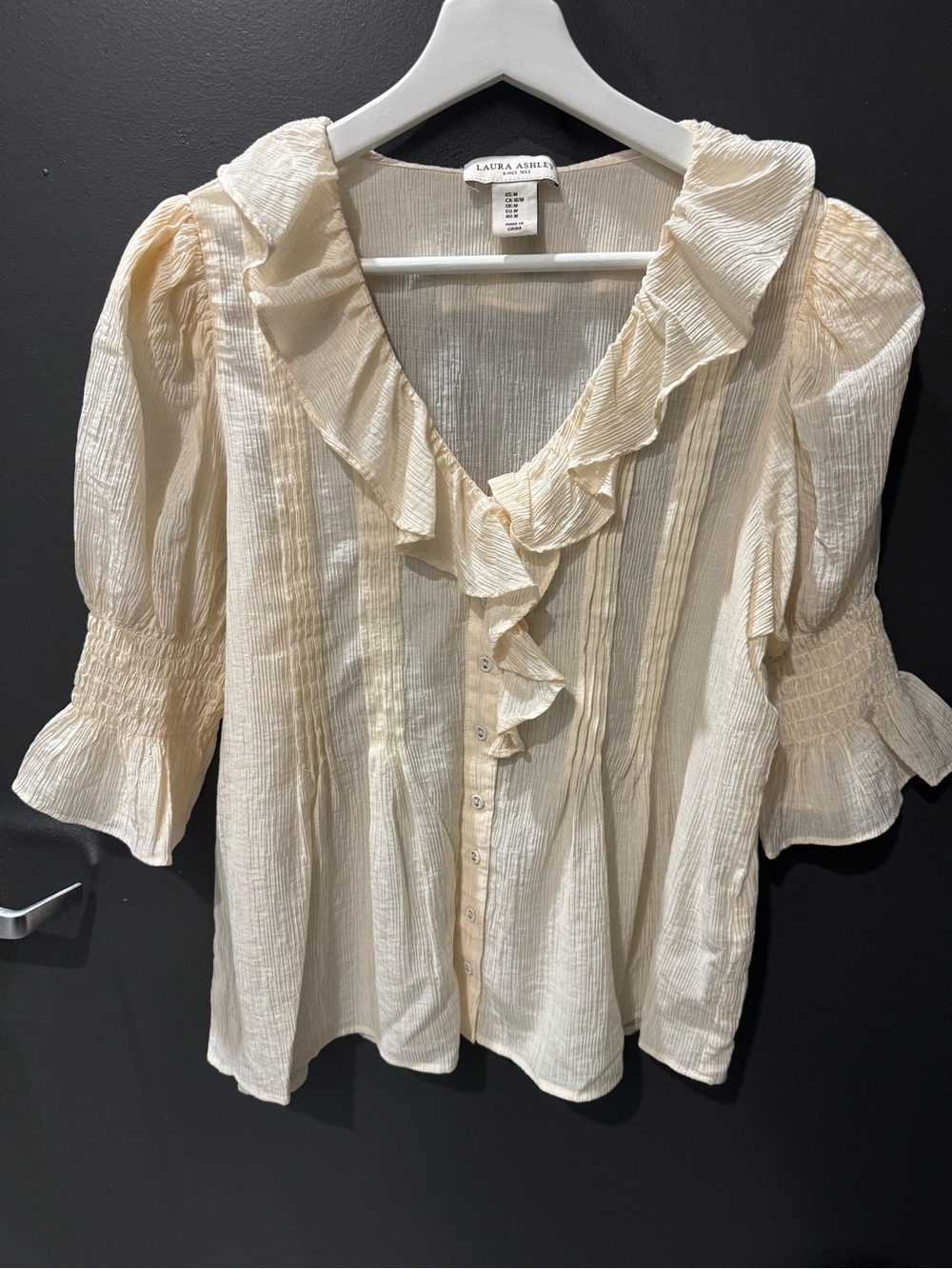 Laura Ashley Cream Ruffle Cottagecore V-Neck Blouse Smocked Puff Sleeve M